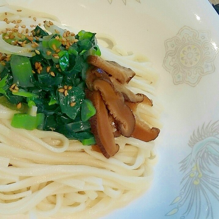 ツルムラサキでネバネバ☆ぶっかけうどん